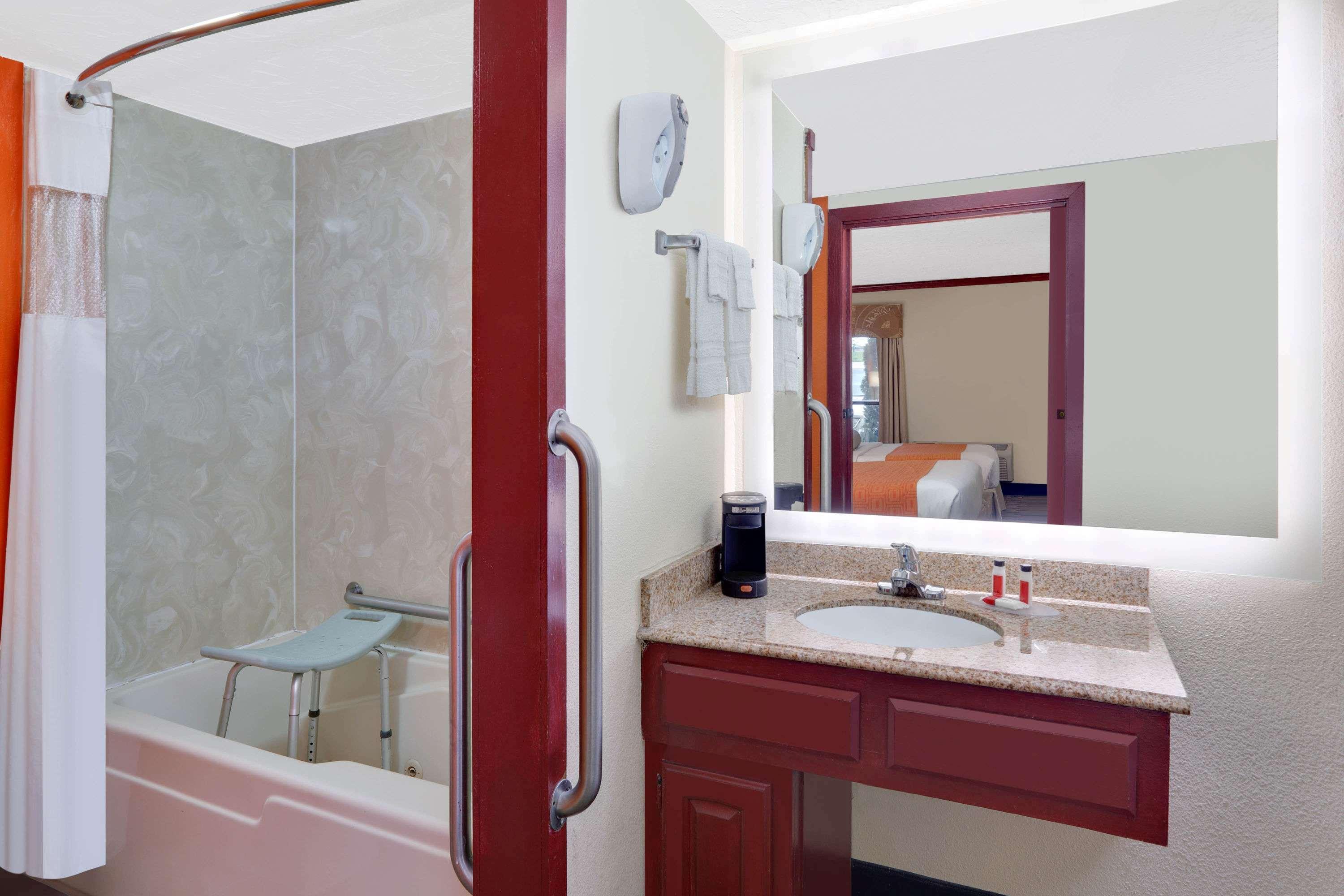 Hotel Howard Johnson By Wyndham San Marcos
