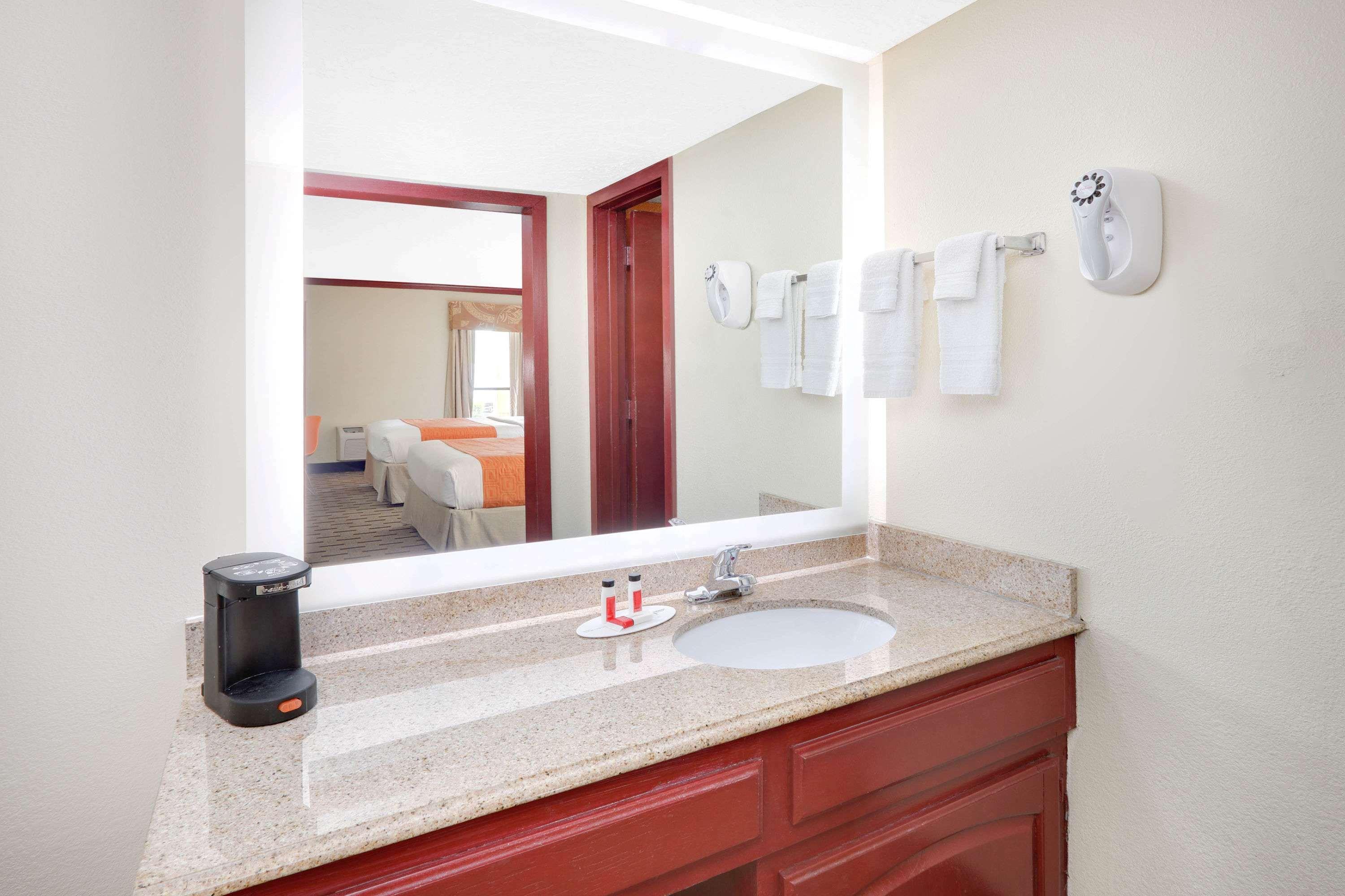 Howard Johnson By Wyndham Hotel 2*