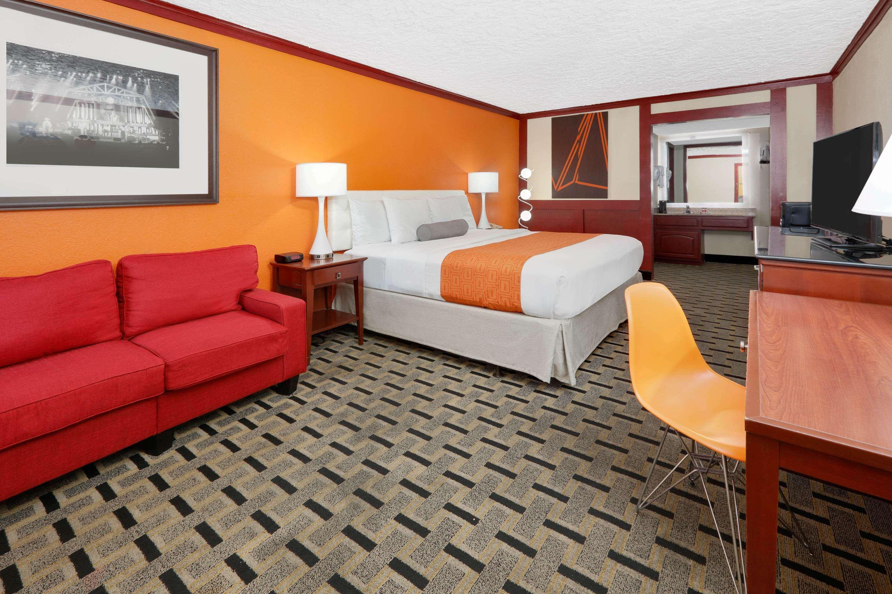 Howard Johnson By Wyndham