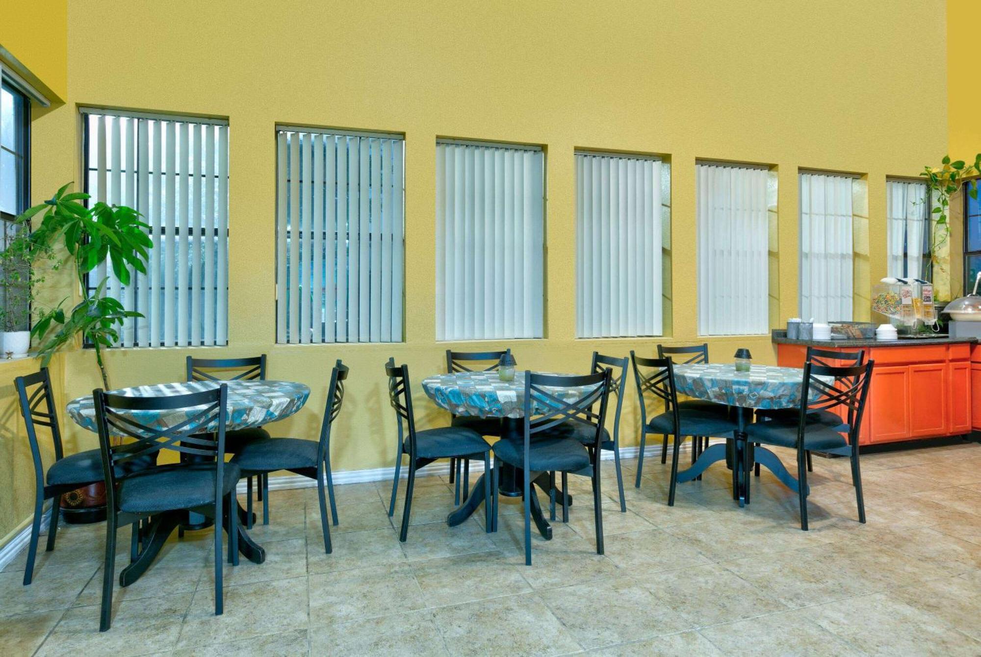 Howard Johnson By Wyndham 2*