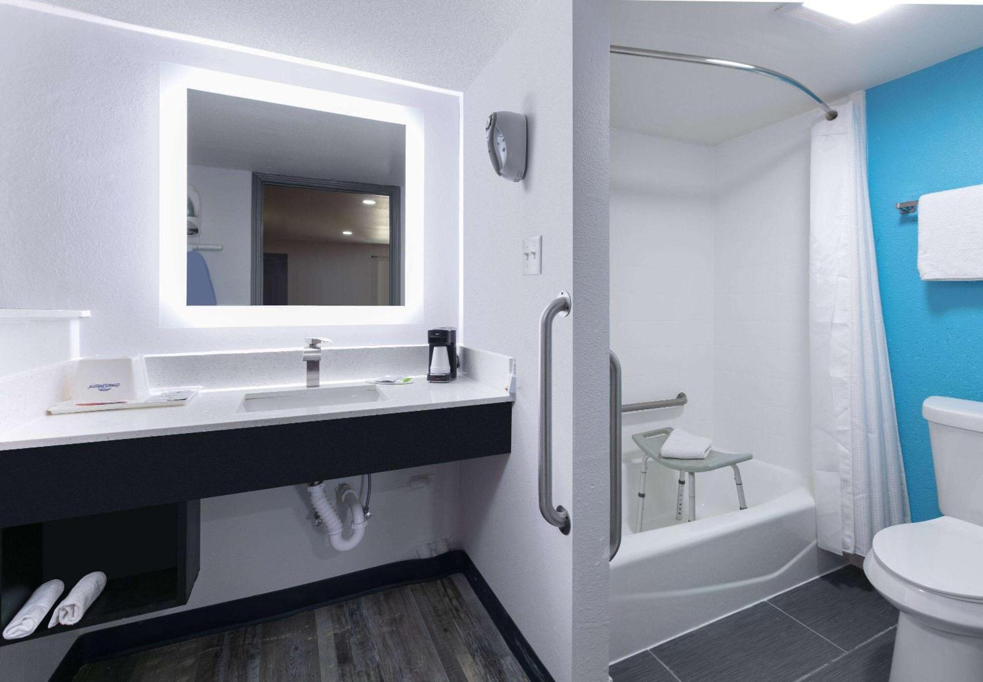 Hotel Howard Johnson By Wyndham San Marcos