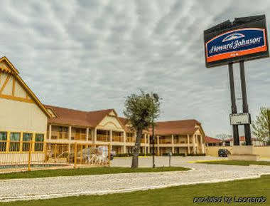 Howard Johnson By Wyndham San Marcos