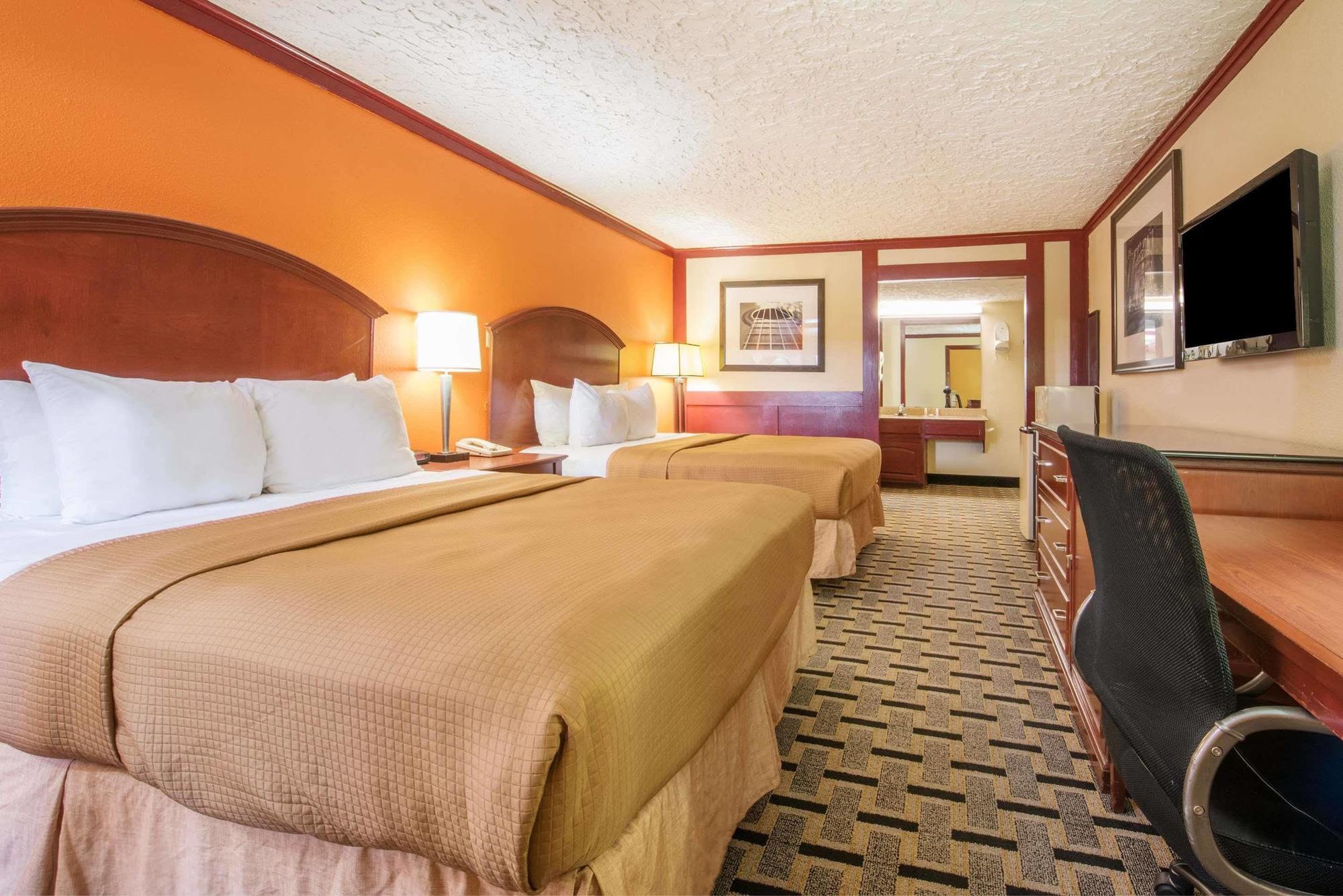 Howard Johnson By Wyndham