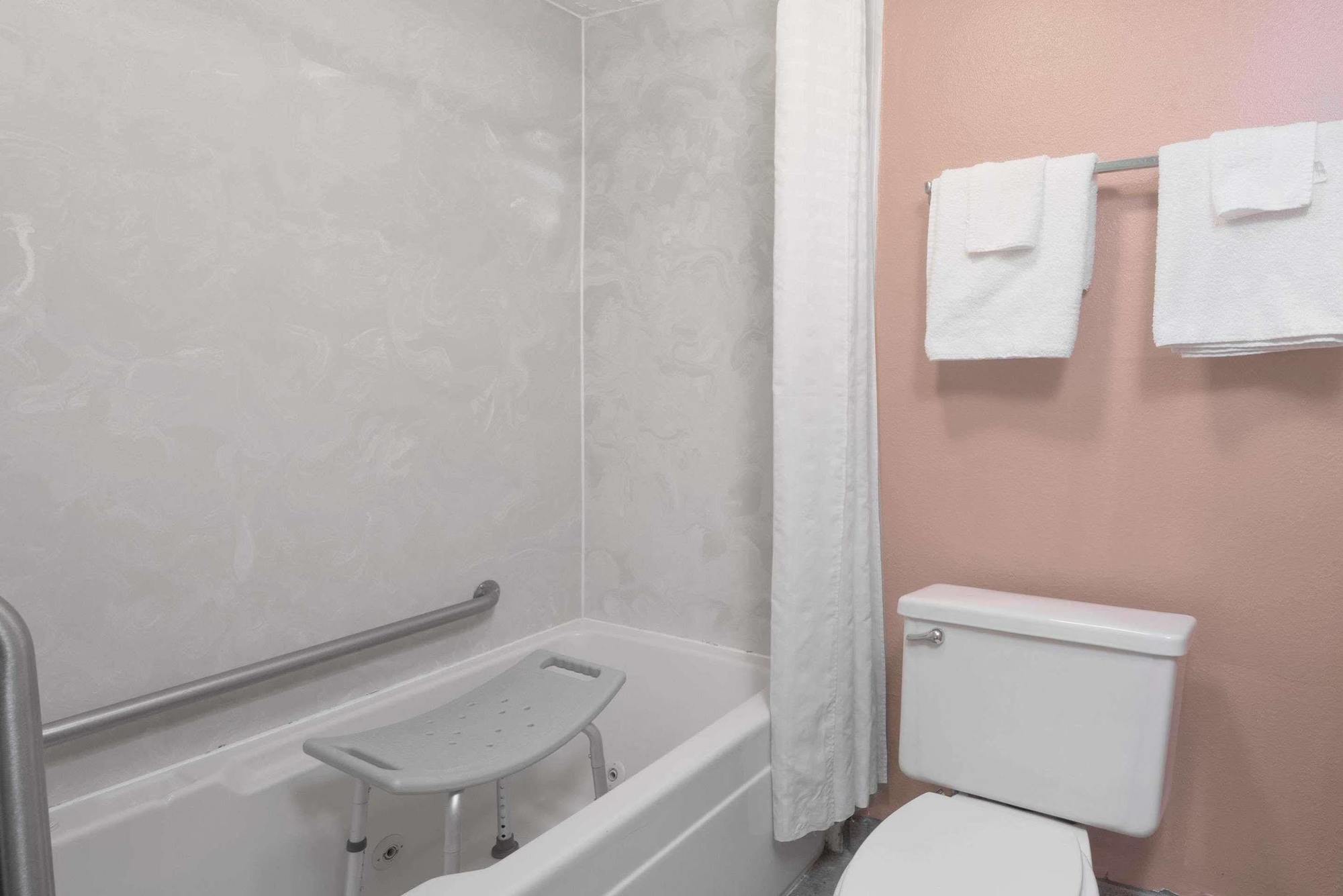 Howard Johnson By Wyndham 2* San Marcos