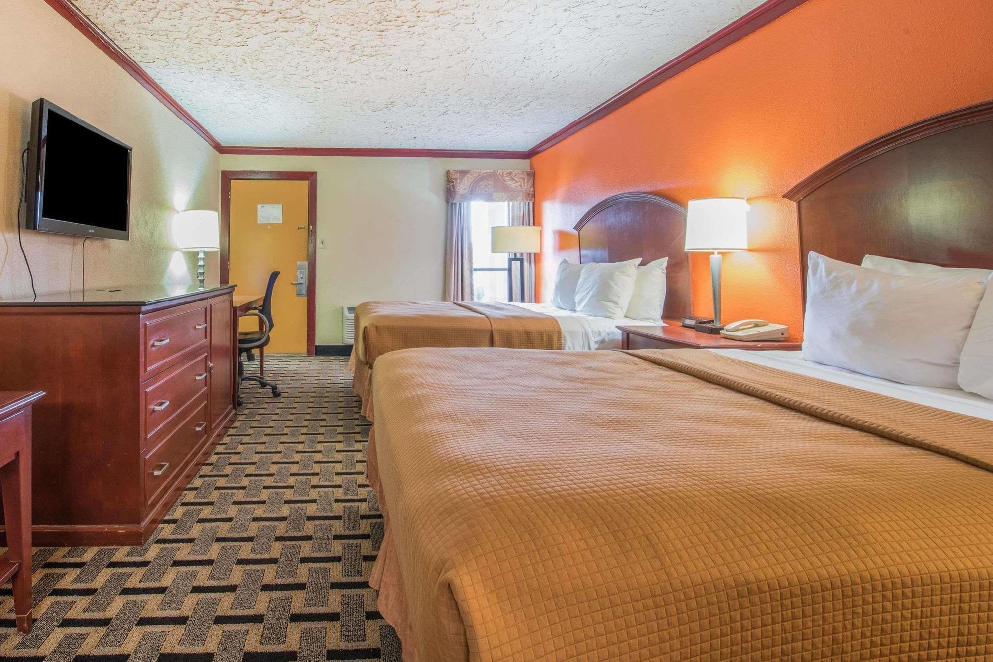 Howard Johnson By Wyndham